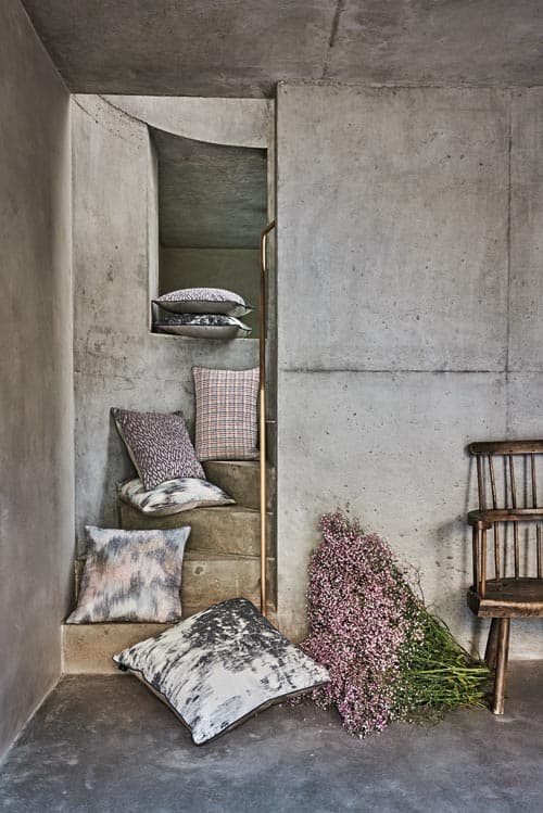 Een Cosmopolitan Chic interieur met mooie kussens